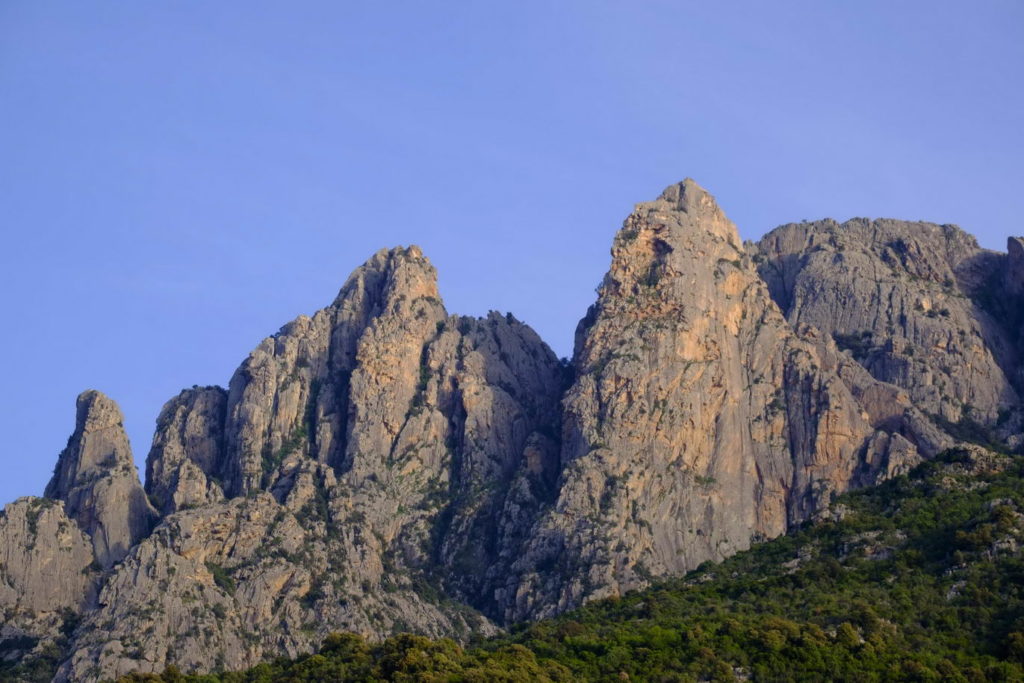 De Porto vue sur la face impressionnante du capu d'Ortu